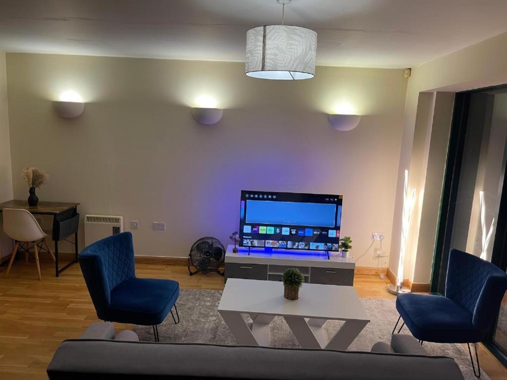 2 Bedrooms, 2 Bathrooms Stunning Penthouse View