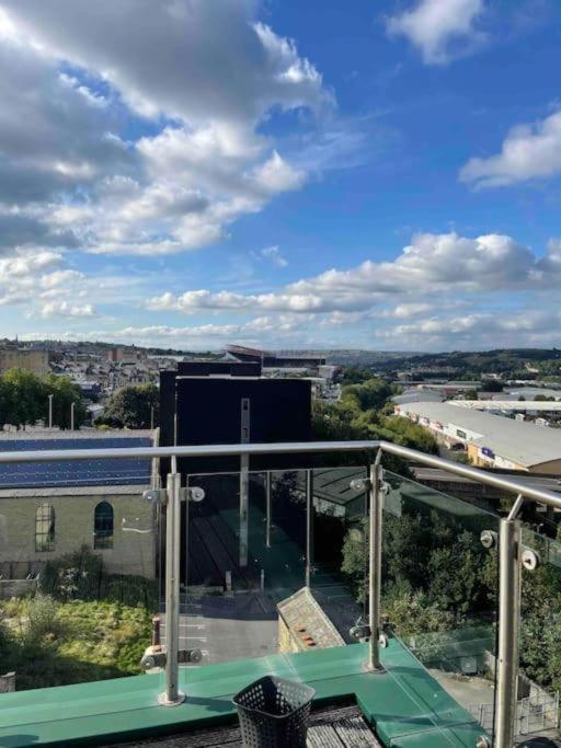 2 Bedrooms, 2 Bathrooms Stunning Penthouse View * Bradford (West Yorkshire)