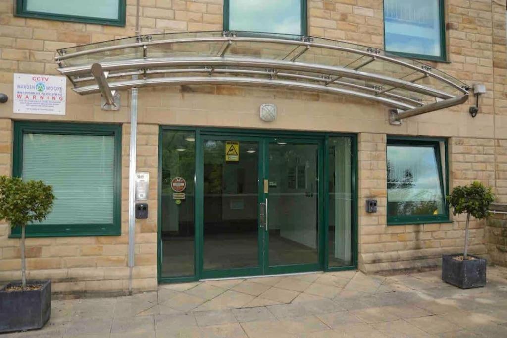 2 Bedrooms, 2 Bathrooms Stunning Penthouse View Bradford (West Yorkshire)