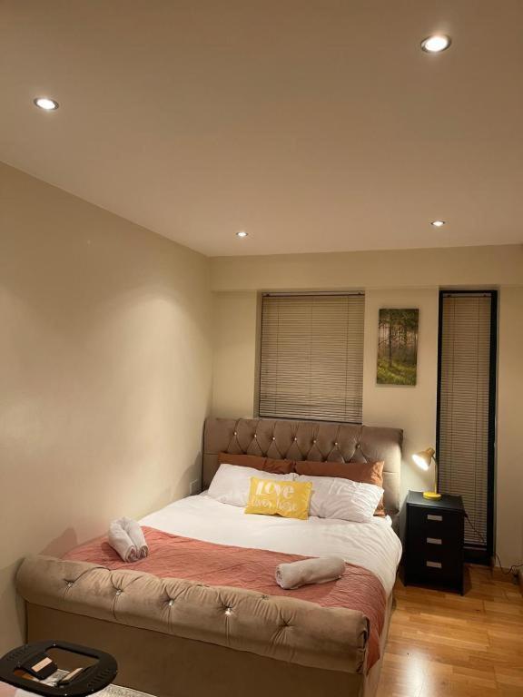 2 Bedrooms, 2 Bathrooms Stunning Penthouse View Apartment
