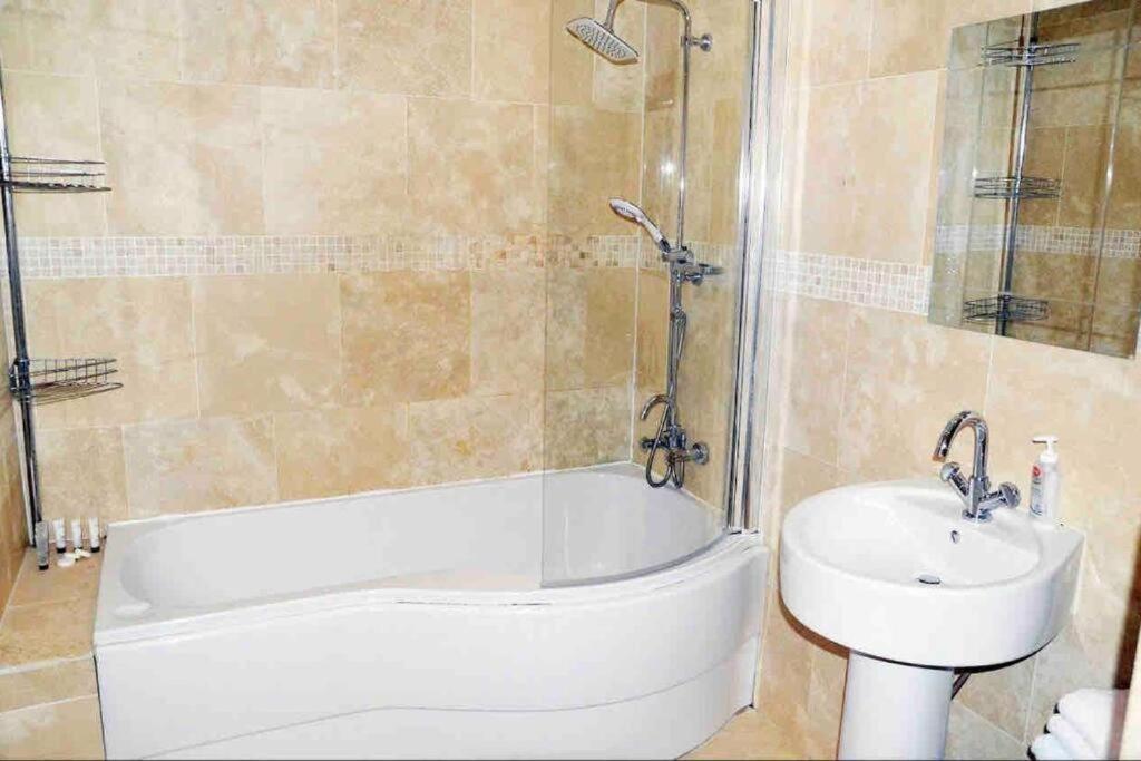 2 Bedrooms, 2 Bathrooms Stunning Penthouse View Apartment Bradford (West Yorkshire)